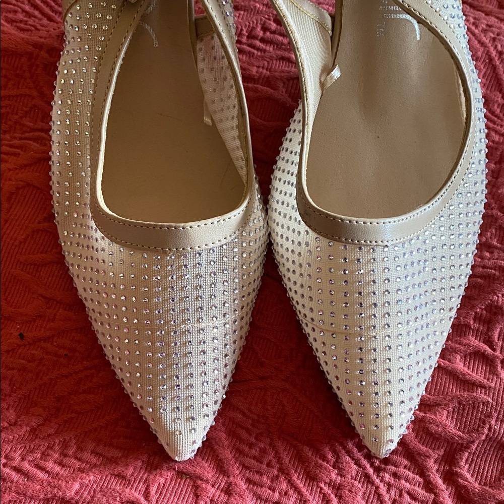 Sugar NWOB Tan Elegant Rhinestone Sparkle Slingback 3”Heels Bow Accent Strap